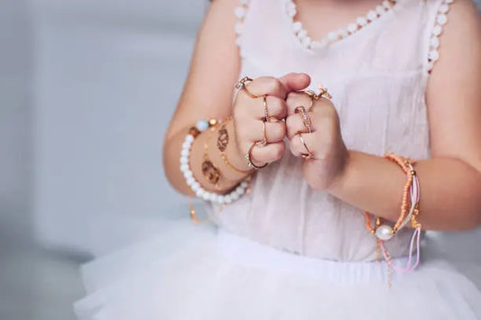 girl wearing kids jewelery