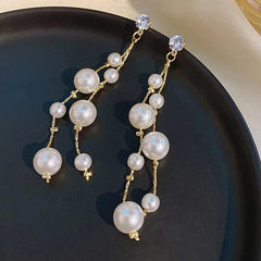 DAINTY PEARL EARRINGS SPARKLES