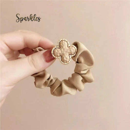 CLOVER PLEATED SCRUNCHIE SPARKLES